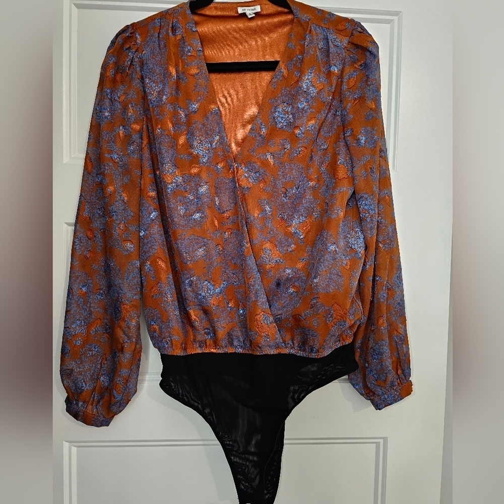 En Creme Floral Jacquard Chiffon Bodysuit sz small